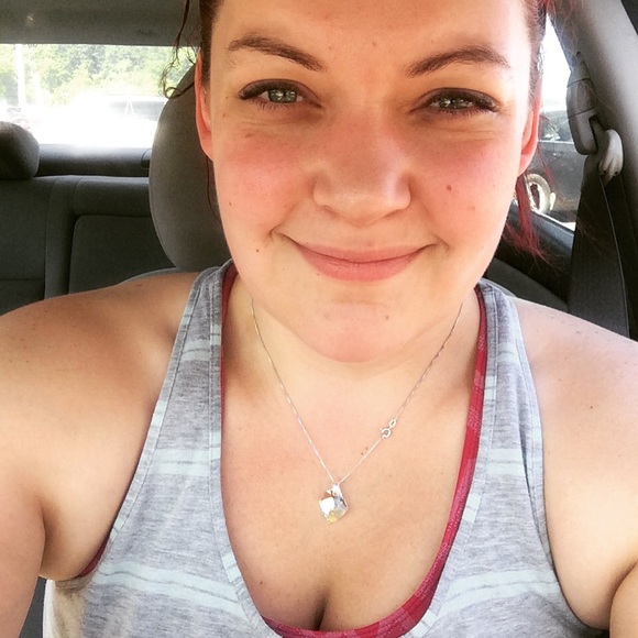 Meet your Posher, Sara aka @sbenaqui! - Picture 5 of 8